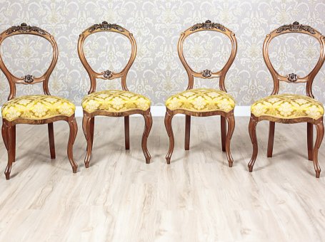 Cztery krzesła w stylu neorokokowym