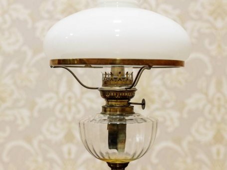 Mosiężna lampa naftowa z 1 poł XX w