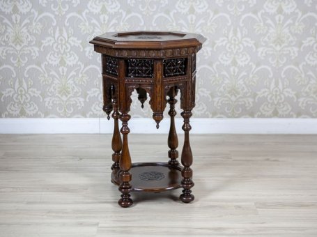 Rzeźbiony stolik/kwietnik z początku XX wieku