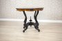 XIX-wieczny stolik z drewna orzechowego