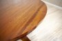 Okrągły stolik z drewna mahoniowego