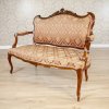 Mała sofa w stylu nerokoko