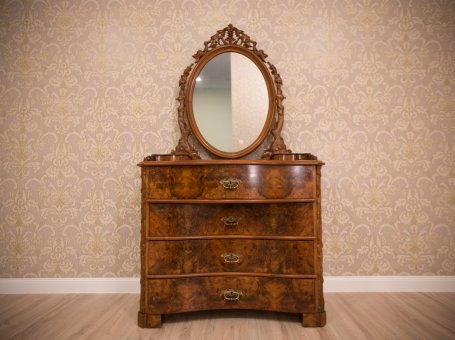 Orzechowa toaletka z około 1930 roku