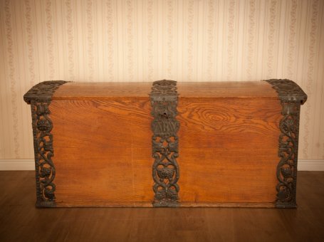 Sygnowana Skrzynia z historią z końca XVII wieku