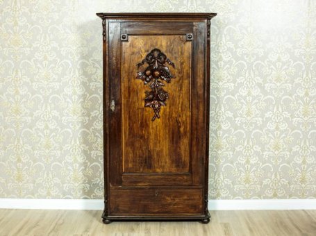 Linen Closet from the Turn of the 19th and 20th c.