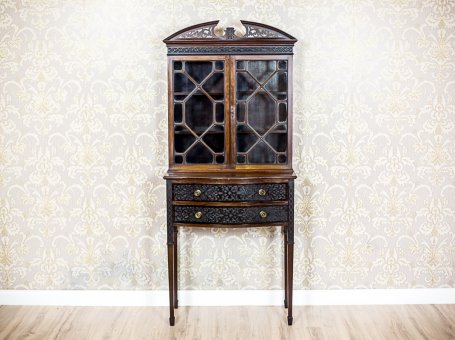 English, Signed Cabinet