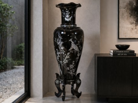 Duża chińska waza z laki ze zdobieniami z masy perłowej