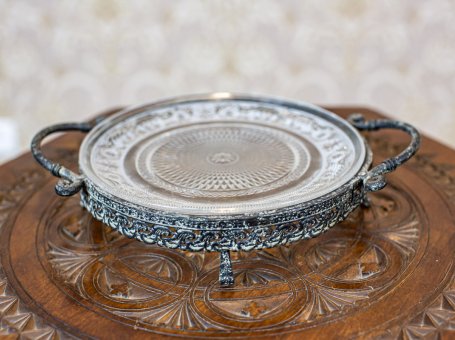 Epergne in Decorative Holder
