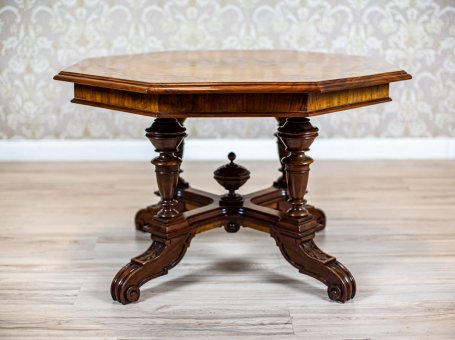 Eklektyczny stół z końca XIX wieku