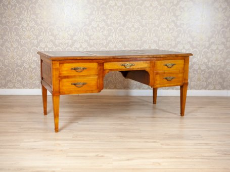 Okazałe przedwojenne biurko