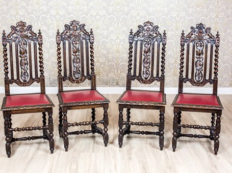 Masywne, bogato rzeźbione krzesła z XIX w