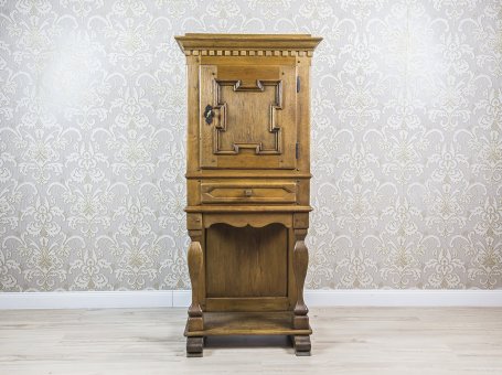 Rustykalny, dębowy kabinet z XIX wieku