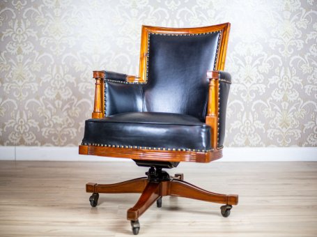 Swivel Desk Chair in the Colonial Type