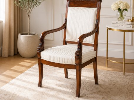 Mahoniowy fotel w stylu biedermeier