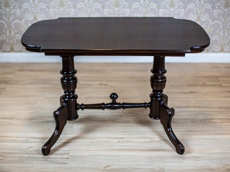 Eklektyczny stół salonowy z XIX wieku