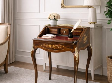 Damski sekretarzyk w typie Ludwika XV