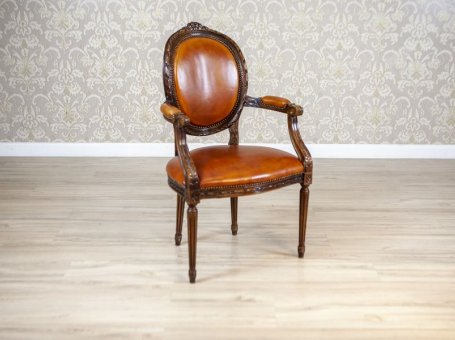 Stylizowany rzeźbiony fotel z I połowy XX wieku