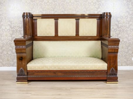Bankietowa sofa z II połowy XIX wieku