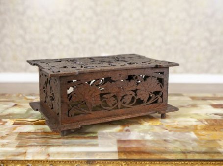 Carved Oak Trinket Box from the Early 20th Century