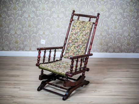 Fotel bujany na sprężynach z XIX wieku