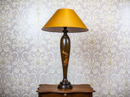 Współczesna lampa z drewna egzotycznego