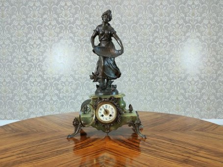 Zegar kominkowy Francois Moreau z 1900/1920 roku