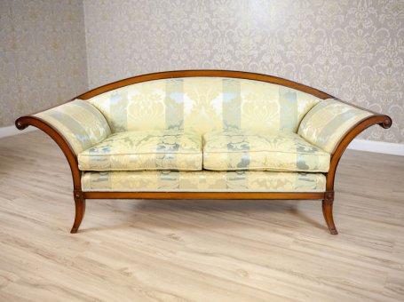 Stylizowana sofa z I połowy XX wieku
