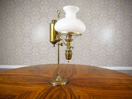 Zabytkowa lampa naftowa z początku XX wieku