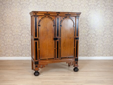 XIX-wieczny holenderski kabinet dębowy