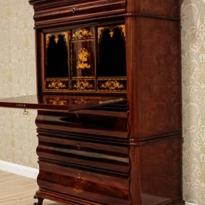 Piękna sekretera w stylu Biedermeier