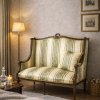Mała sofa z końca XIX wieku