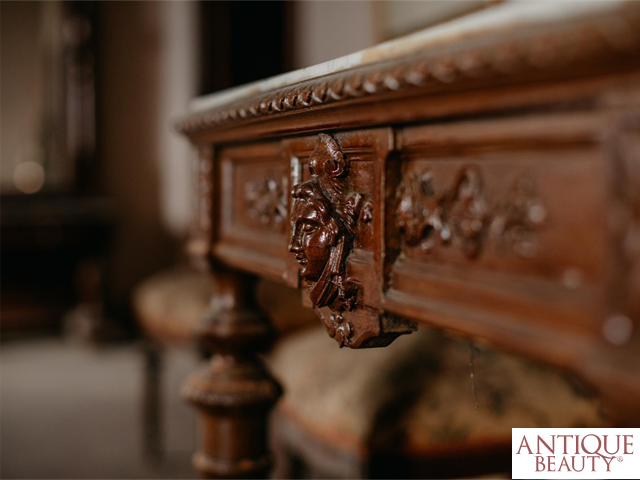 Zabytkowy mebel