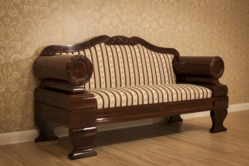 sofa biedermeier po renowacji